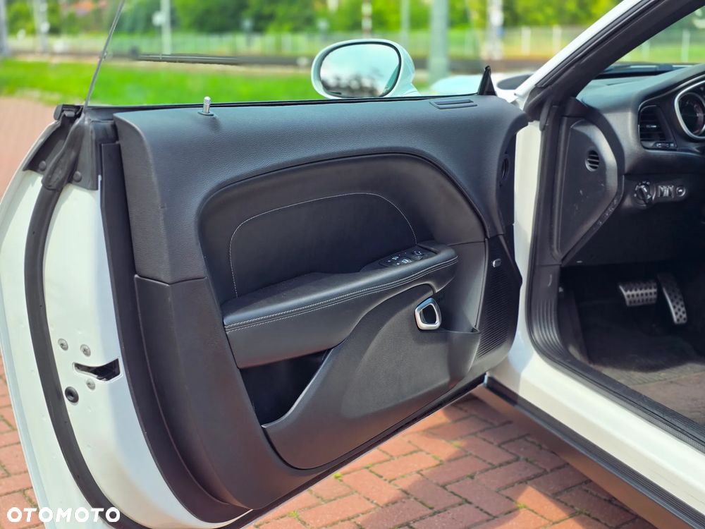 Dodge Challenger 3.6 GT AWD - 13