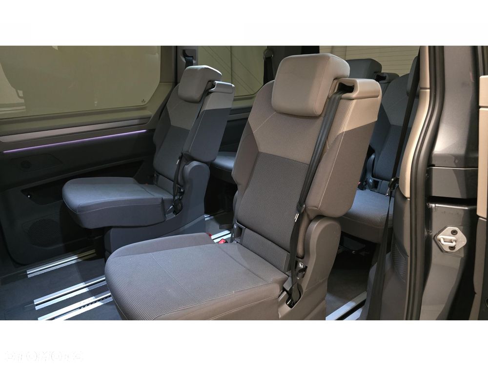 Volkswagen Multivan - 24