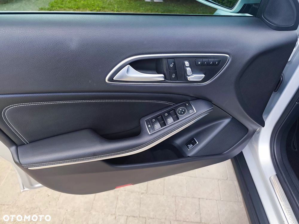 Mercedes-Benz GLA 250 7G-DCT - 20