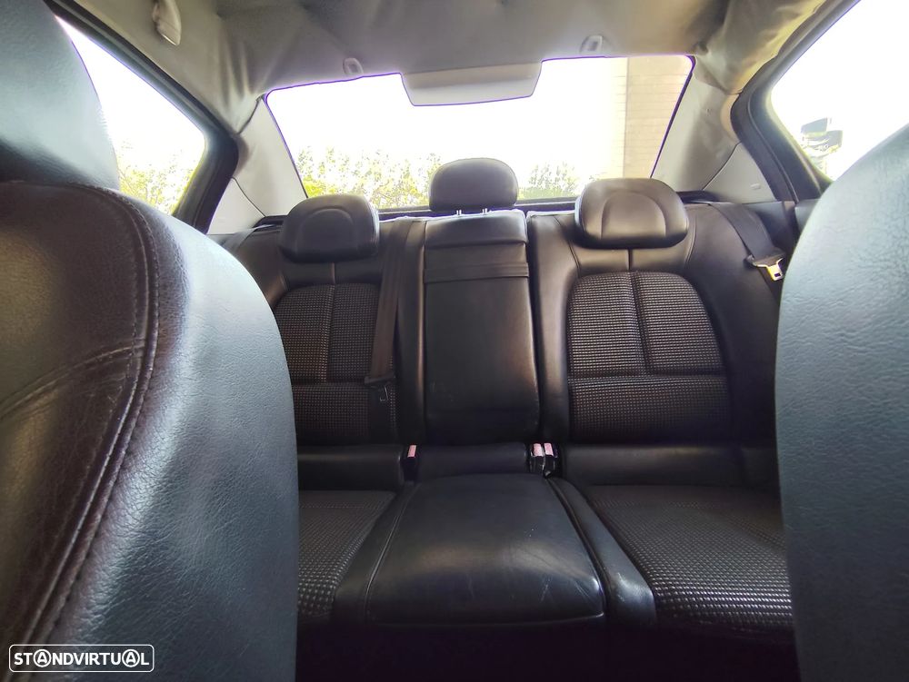 Peugeot 407 2.0 HDi Executive - 19