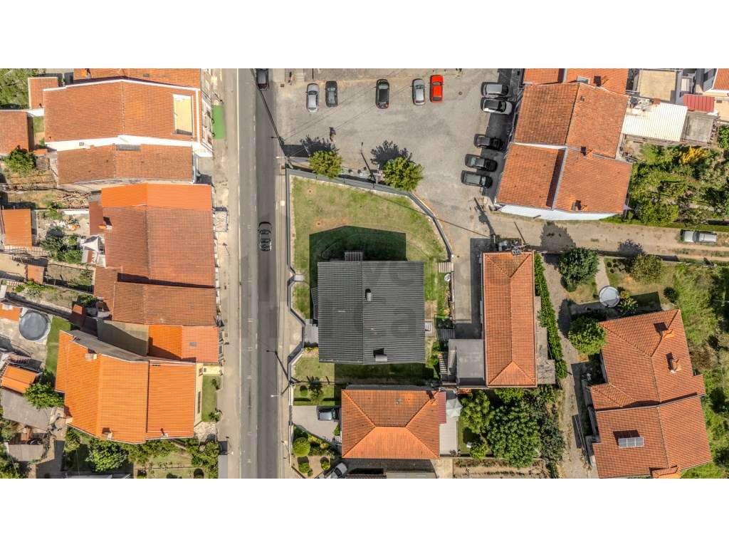 Vende-se Moradia-Habitação - Serviços-Braga - Grande imagem: 3/59