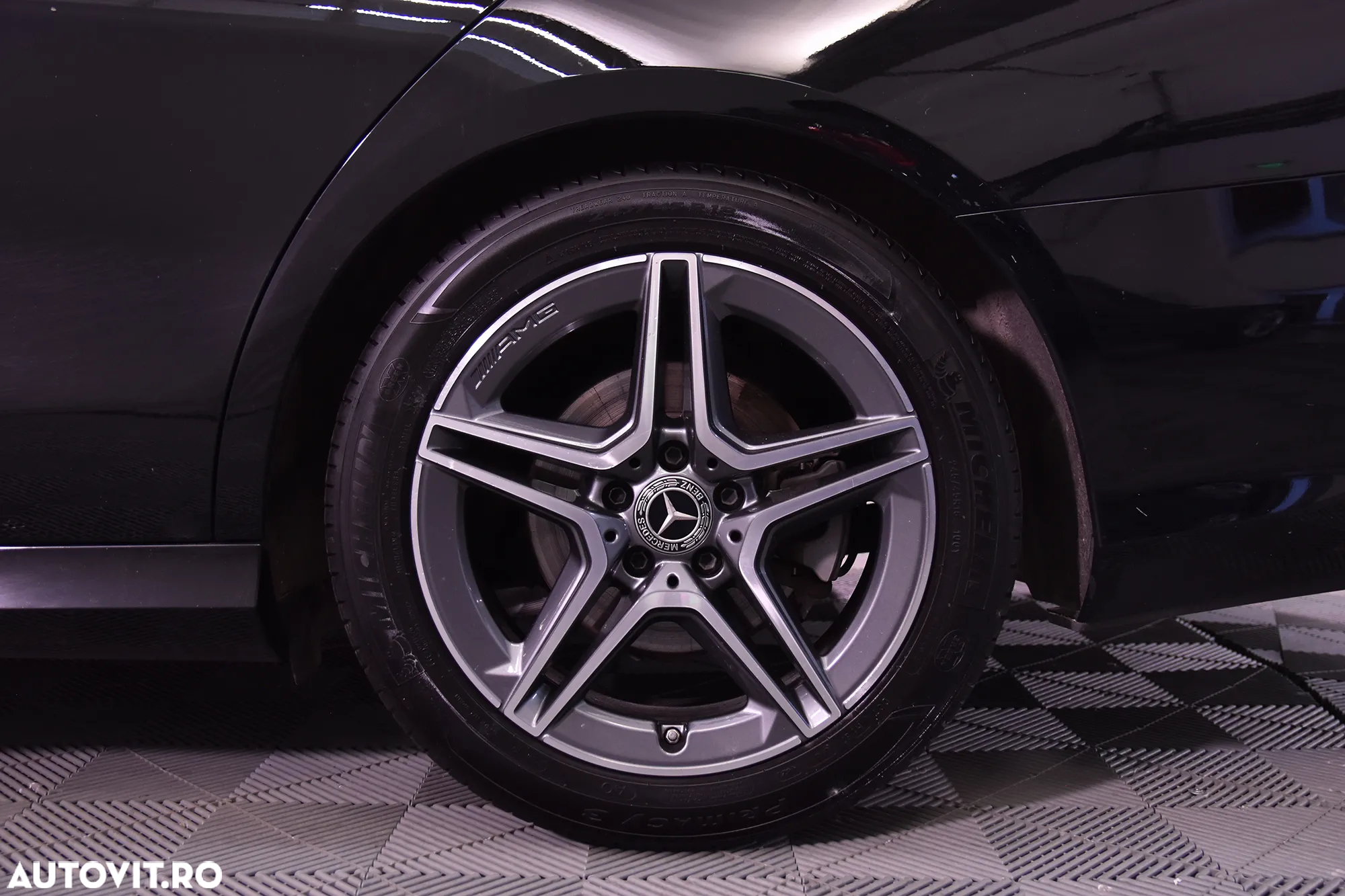 Mercedes-Benz E 220 d 9G-TRONIC AMG Line - 12