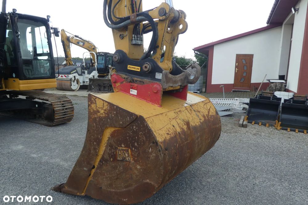 Caterpillar 325FL - 10