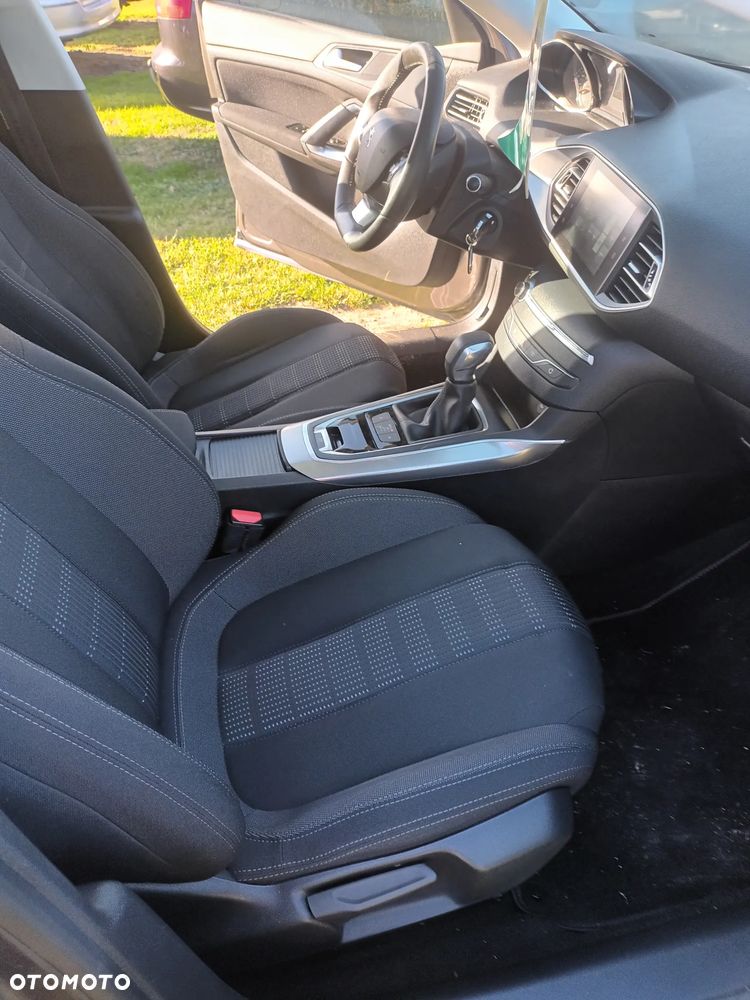 Peugeot 308 - 8