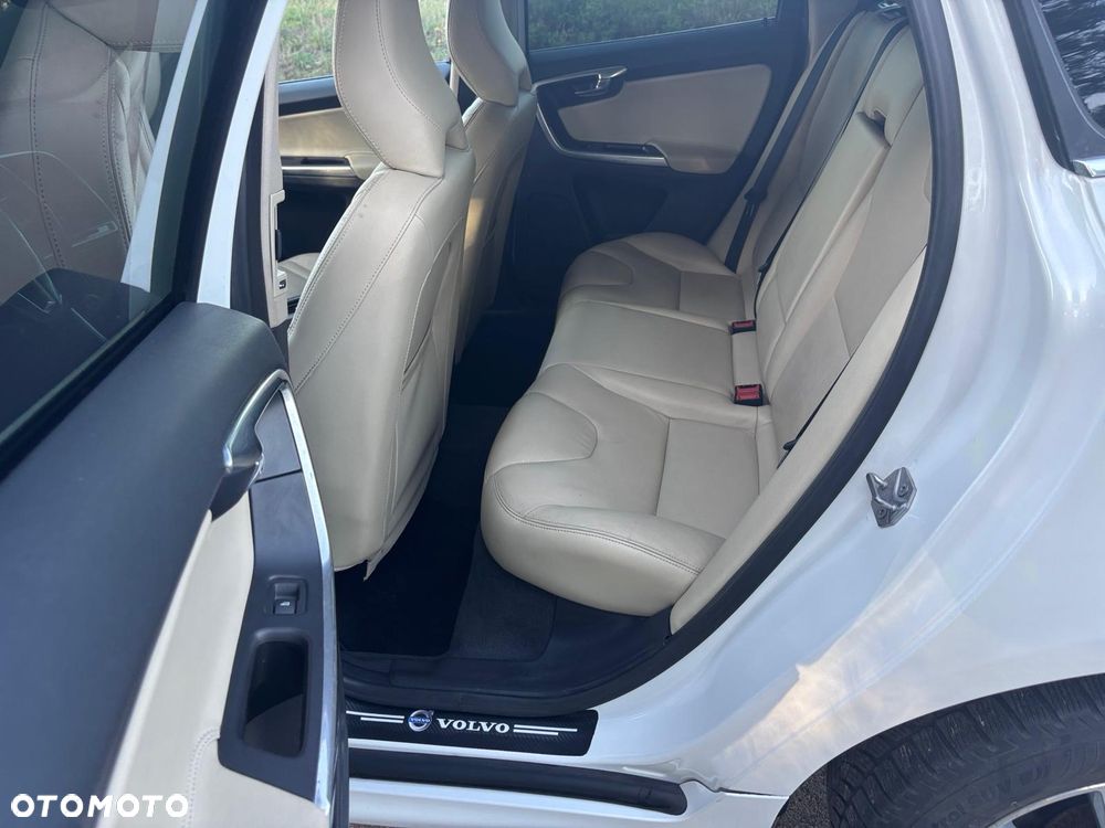 Volvo XC 60 T6 AWD Drive-E Momentum - 6