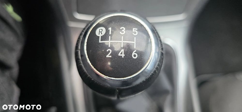 Toyota Avensis 1.8 Premium - 26