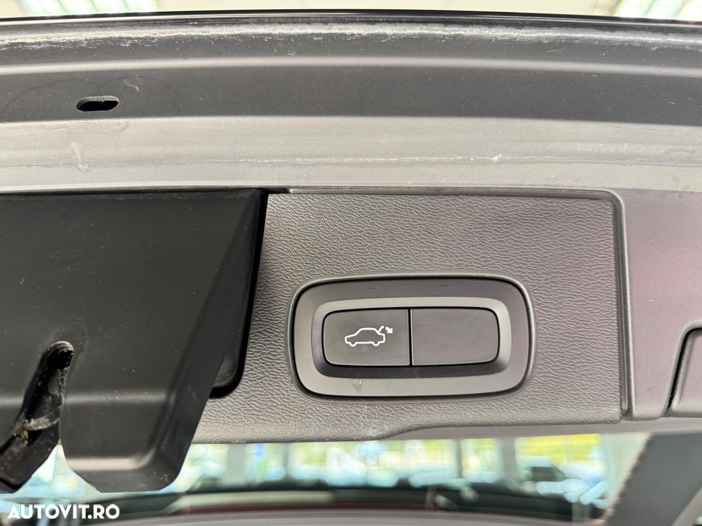 Volvo XC 60 T8 Twin Engine AWD Momentum Pro - 16