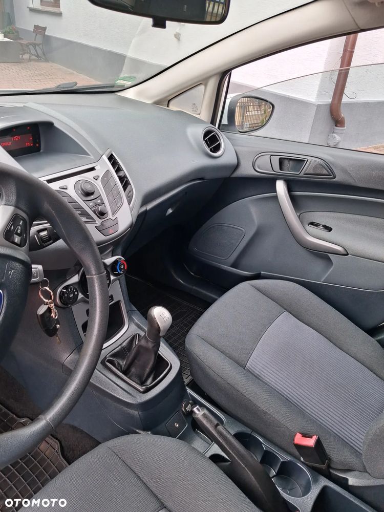 Ford Fiesta - 10
