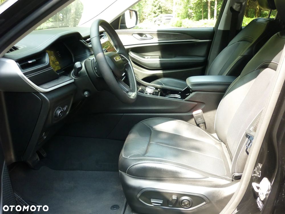 Jeep Grand Cherokee - 11