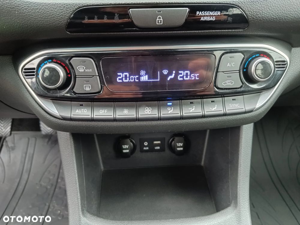 Hyundai i30 1.4 Premium - 24