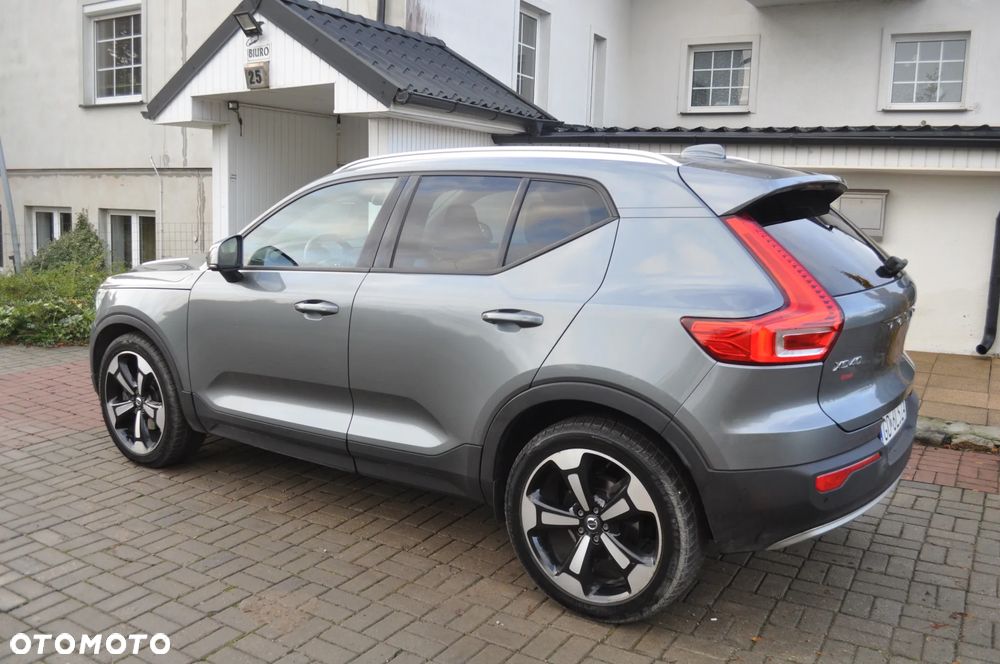 Volvo XC 40 D4 SCR AWD R-Design - 4