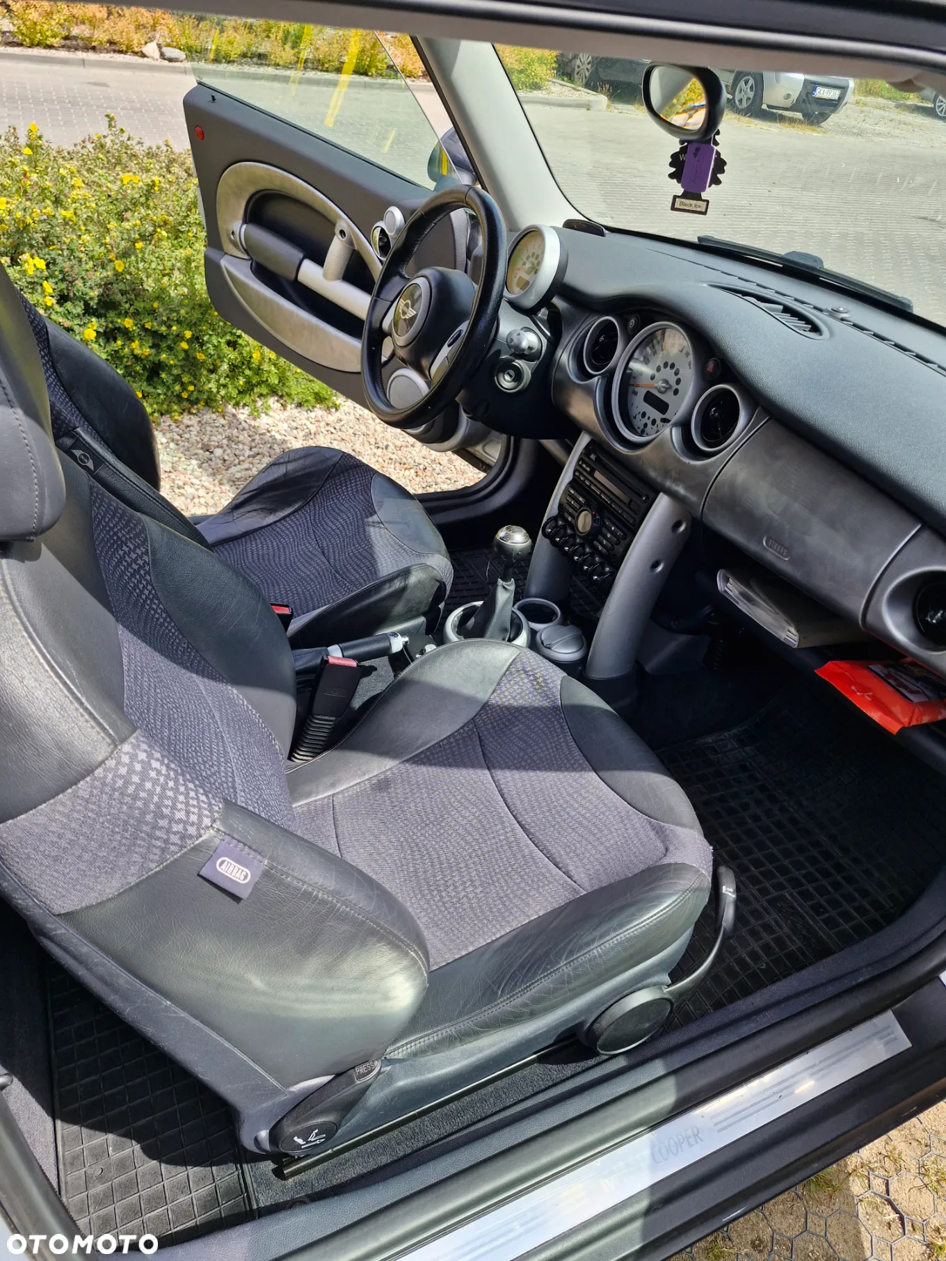 MINI Cooper Standard - 25