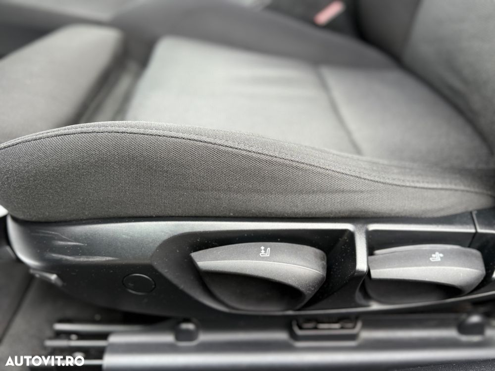 BMW Seria 3 320i - 12