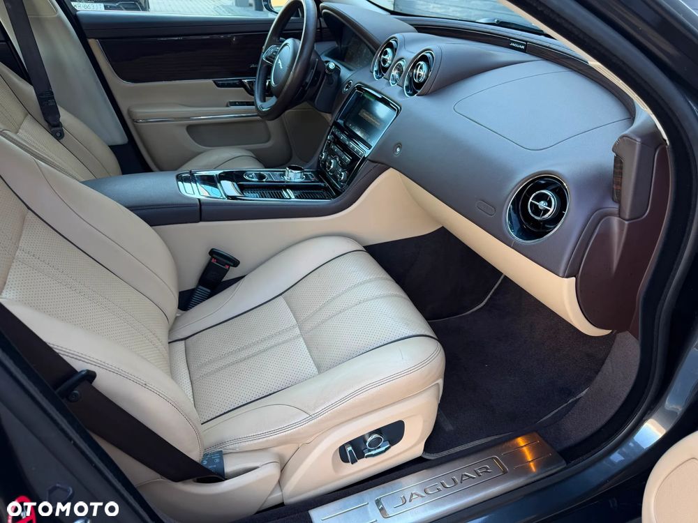 Jaguar XJ 3.0 D V6 Premium Luxury - 39