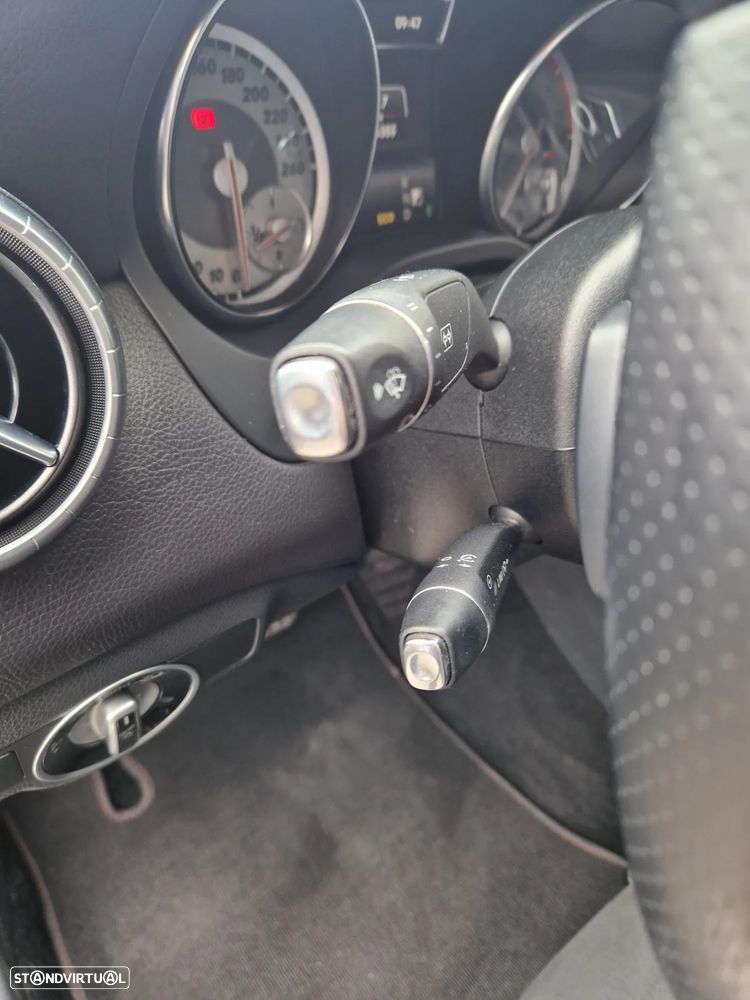 Mercedes-Benz CLA 200 CDI 7G-DCT AMG Line - 12