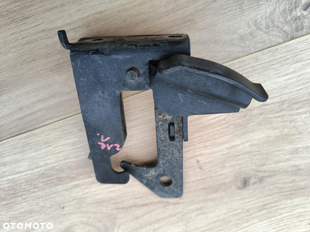 MERCEDES W212 ZAMEK RYGIEL MASKI CIĘGNO A2128800064