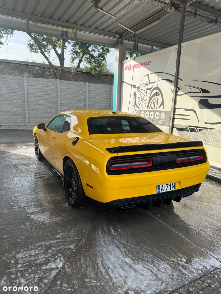 Dodge Challenger - 4
