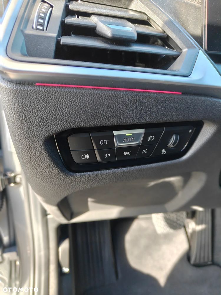 BMW Seria 3 320d xDrive mHEV - 38