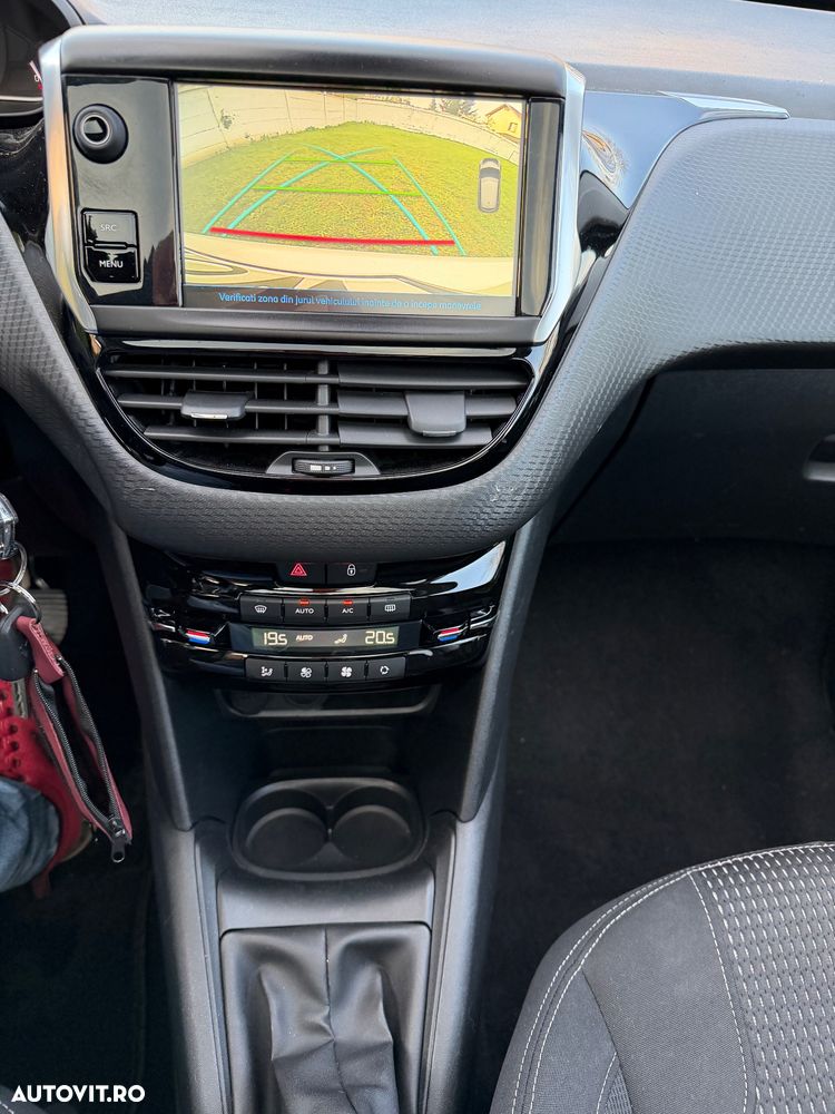 Peugeot 208 PureTech 82 Start & Stop Allure - 22