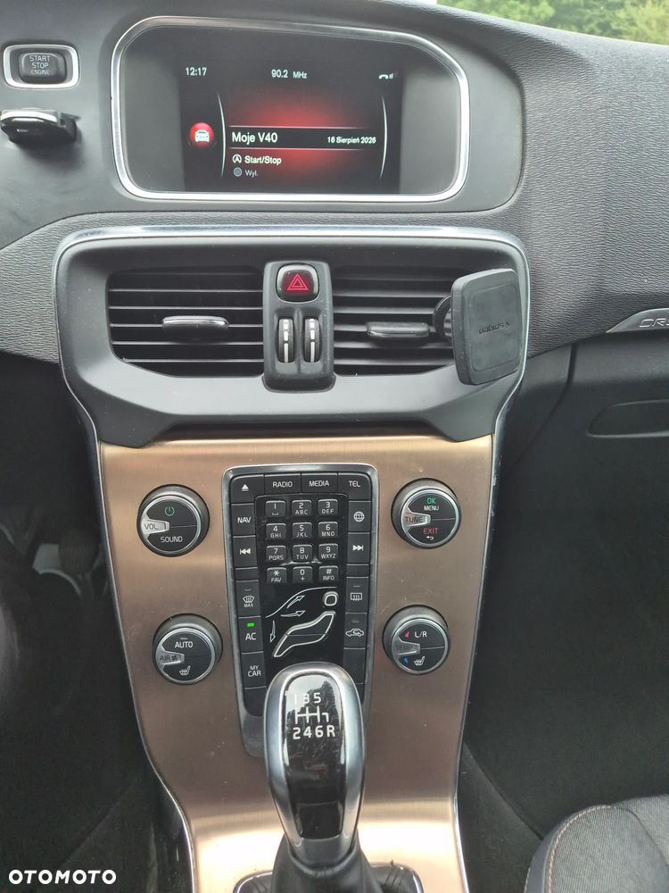 Volvo V40 Cross Country - 15
