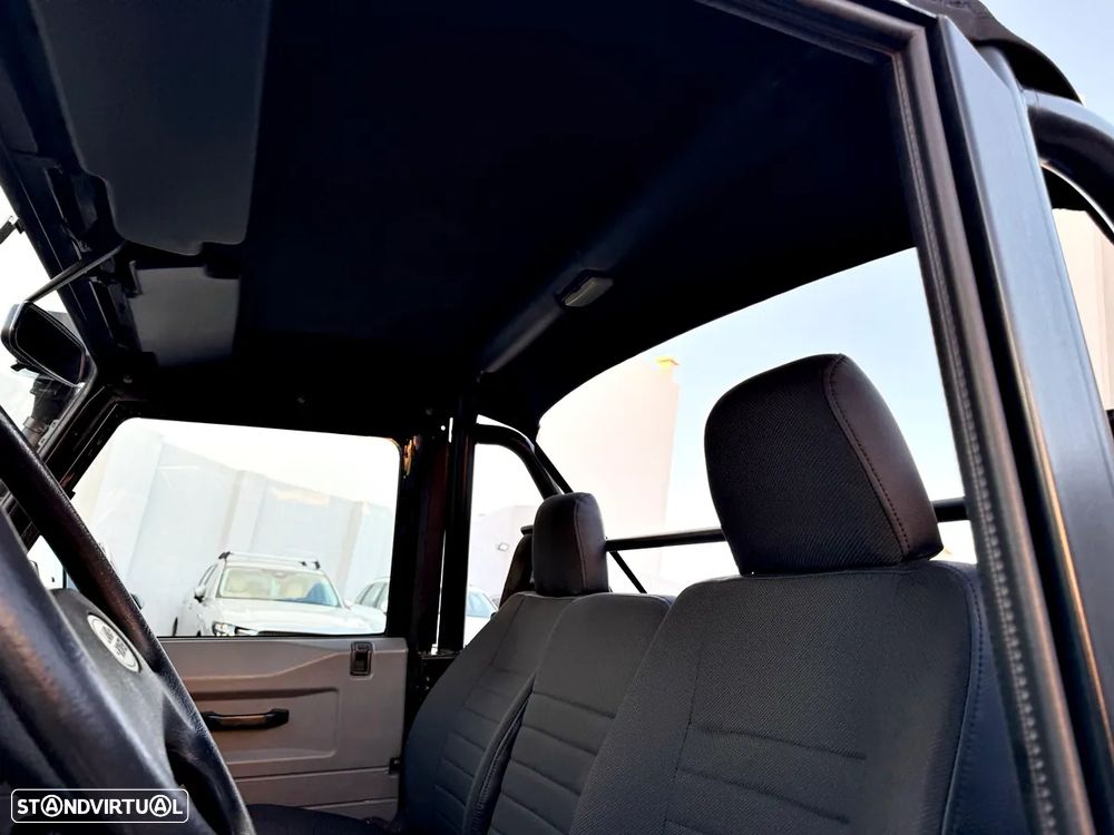 Land Rover Defender 90 2.5 Td5 Soft Top - 19