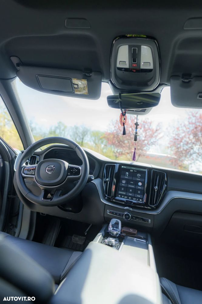 Volvo XC 60 B5 MHEV AT AWD Ultimate Dark - 18