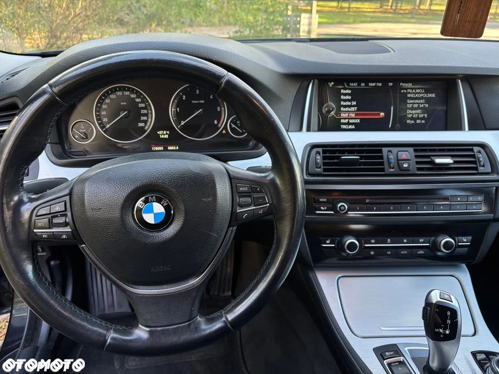 BMW Seria 5 525d xDrive - 10