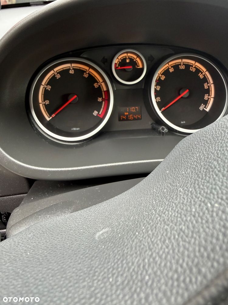 Opel Corsa 1.4 16V 150 Jahre - 9