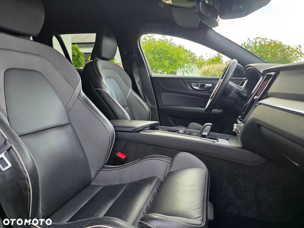 Volvo V60 D4 R-Design - 26
