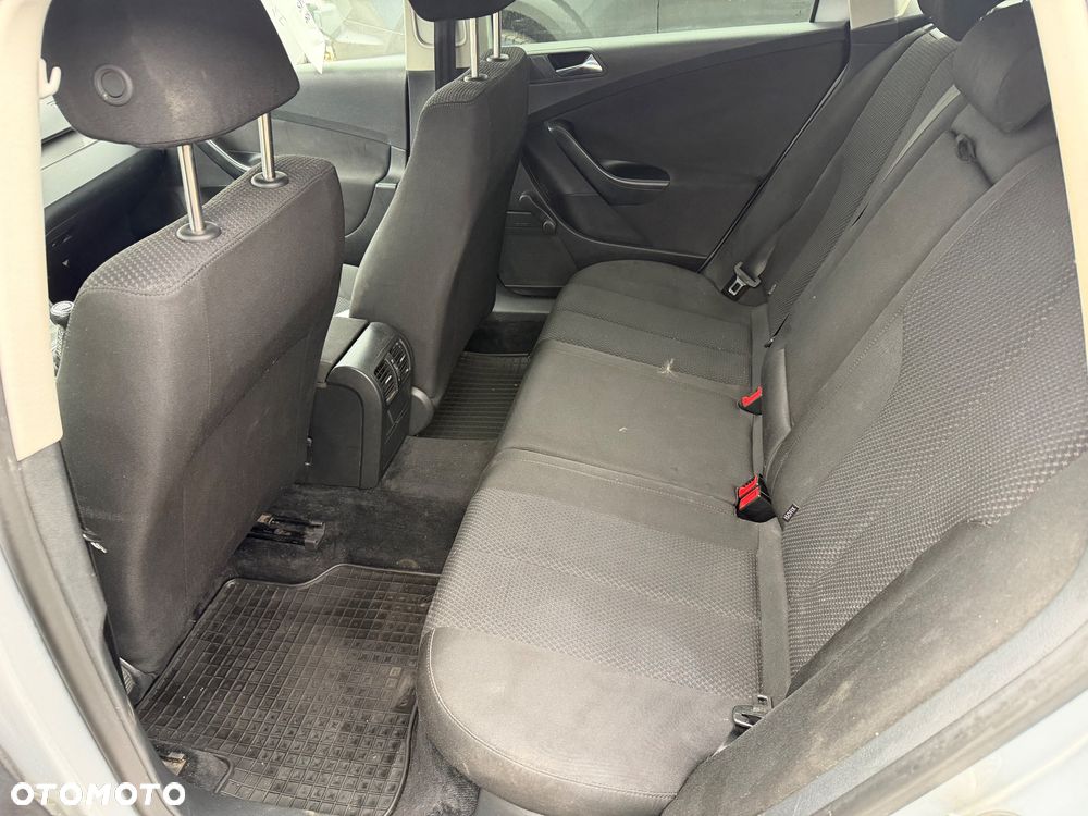 Volkswagen Passat 1.9 TDI Trendline - 12