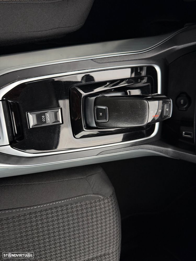 Peugeot 308 SW BlueHDi 130 EAT8 Style - 17