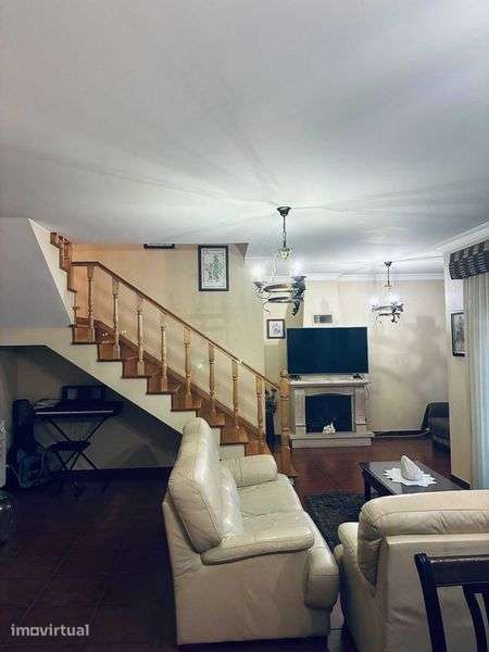 APARTAMENTO T4 DUPLEX 246m2 Zona Moderna Fundão