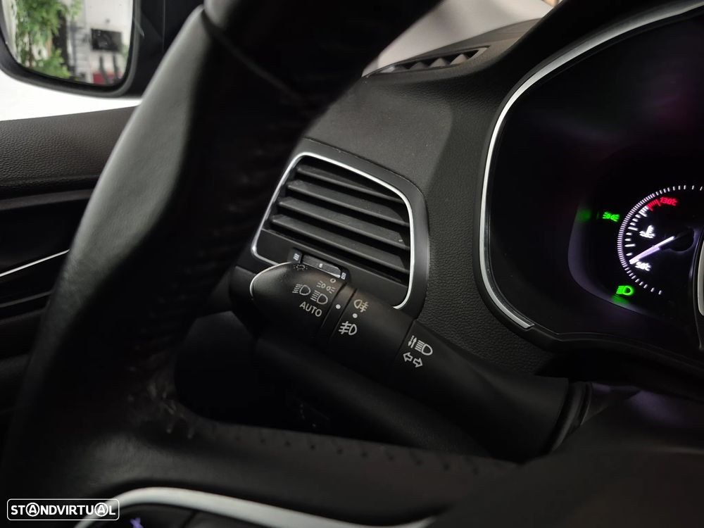 Renault Mégane Sport Tourer 1.5 dCi Intens - 32