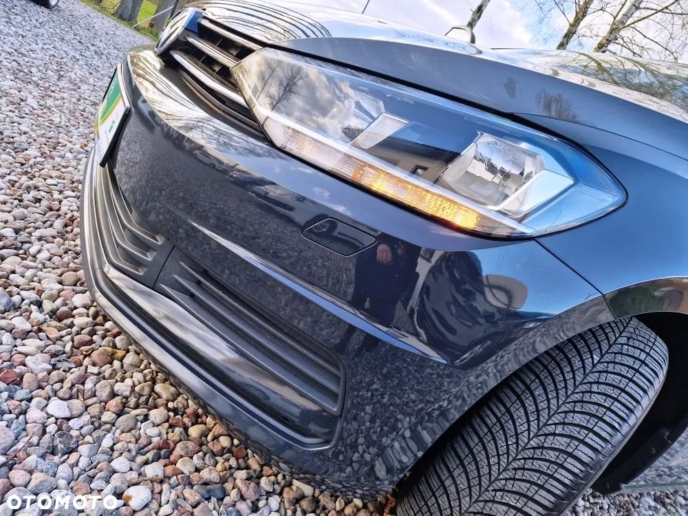 Volkswagen Touran - 22