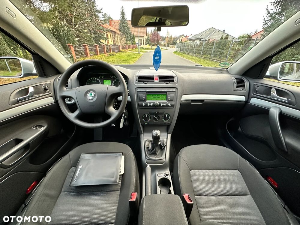 Skoda Octavia 1.6 Ambiente - 24