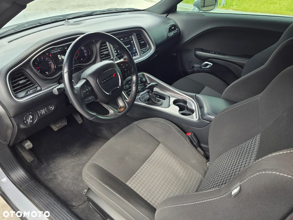 Dodge Challenger - 27
