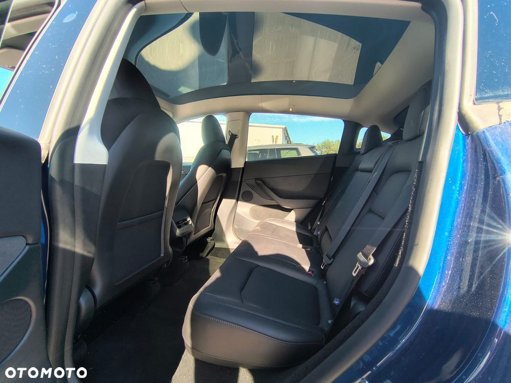 Tesla Model Y - 14
