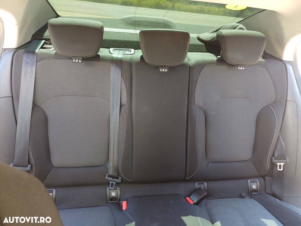 Renault Megane TCE 140 Equilibre - 9