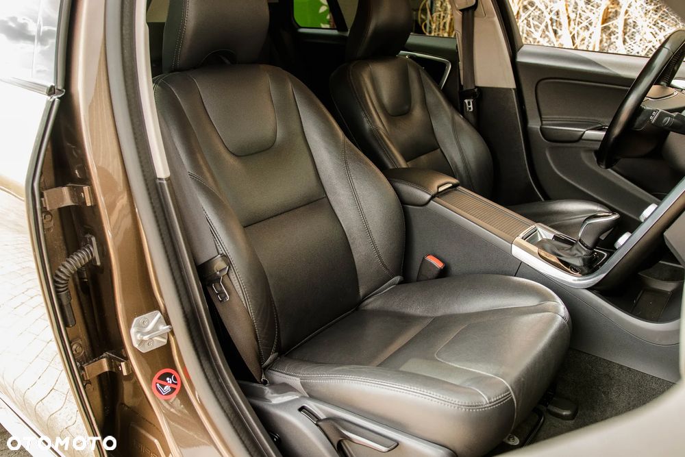 Volvo V60 Cross Country D3 Drive-E Summum - 27