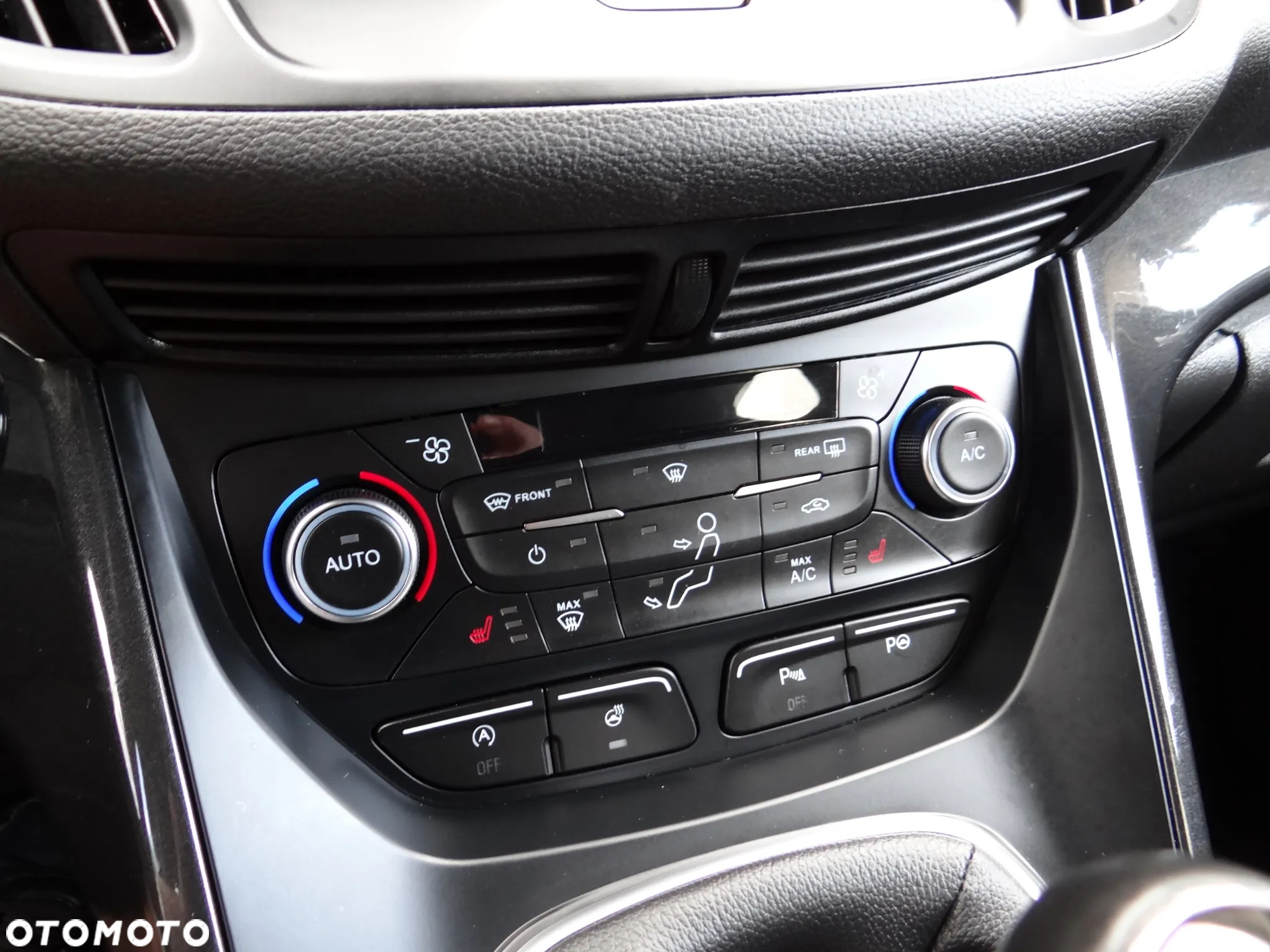 Ford Kuga 1.5 EcoBoost 2x4 Titanium - 24
