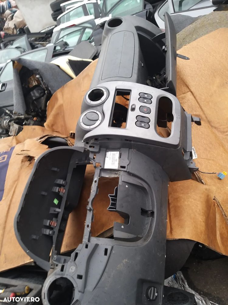 Plansa De Bord cod: 8200739435 pentru Dacia Logan 1 - 1