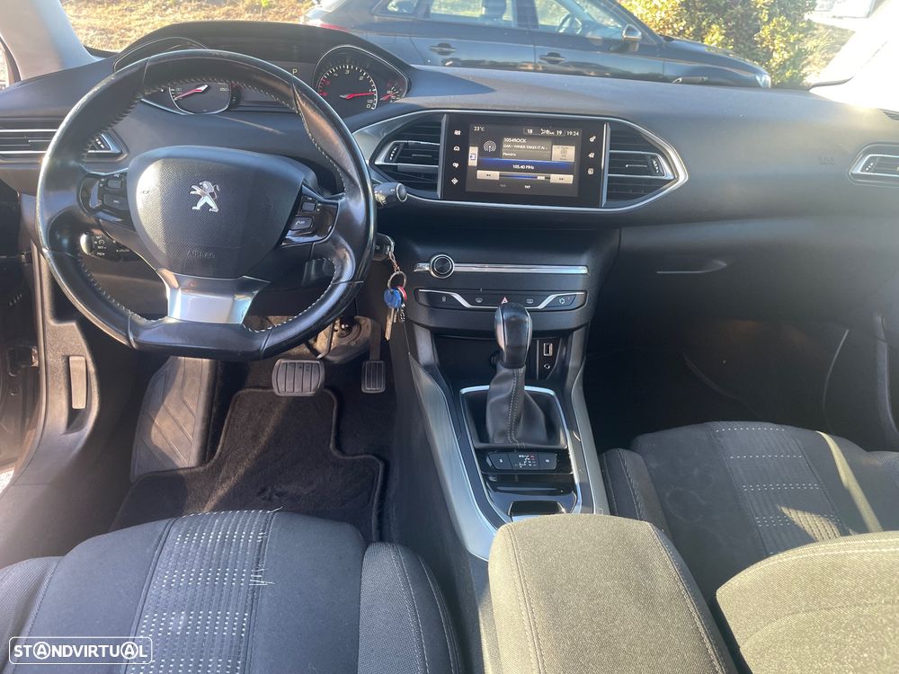 Peugeot 308 SW BlueHDi 120 EAT6 Stop & Start Active Business-Pack — fotografia 10