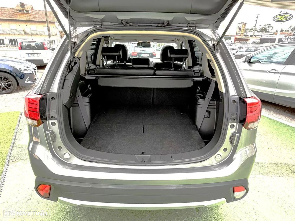 Mitsubishi Outlander 2.2 DI-D Instyle Navi - 22
