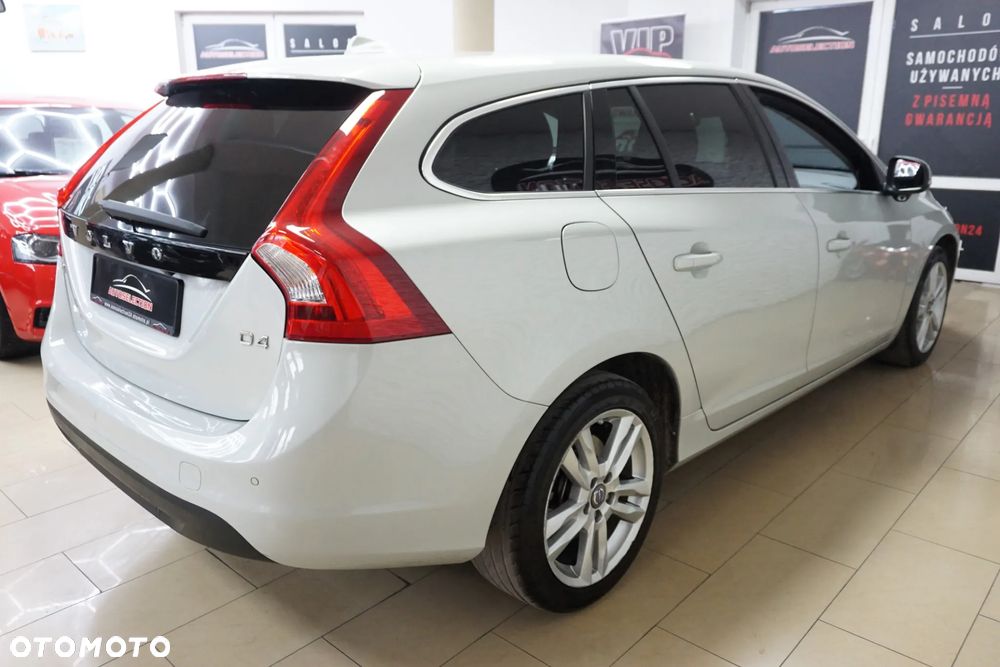 Volvo V60 D4 Geartronic Momentum - 9