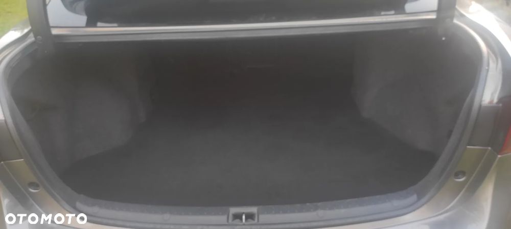 Toyota Avensis 2.0 D-4D Premium - 14