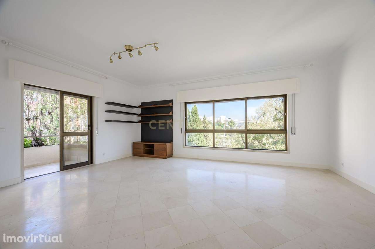 T2 em Miraflores com Garagem e Arrecadação – Alameda António Sérgio - Grande imagem: 2/25