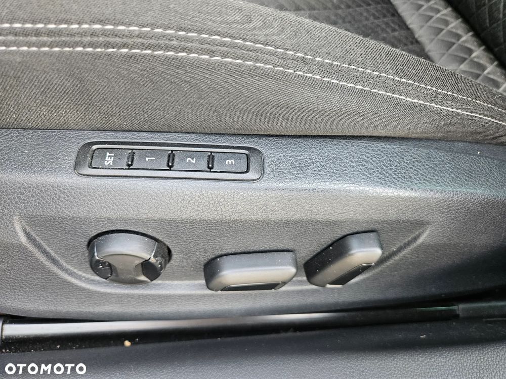 Skoda Superb 2.0 TDI DSG Sportline - 22