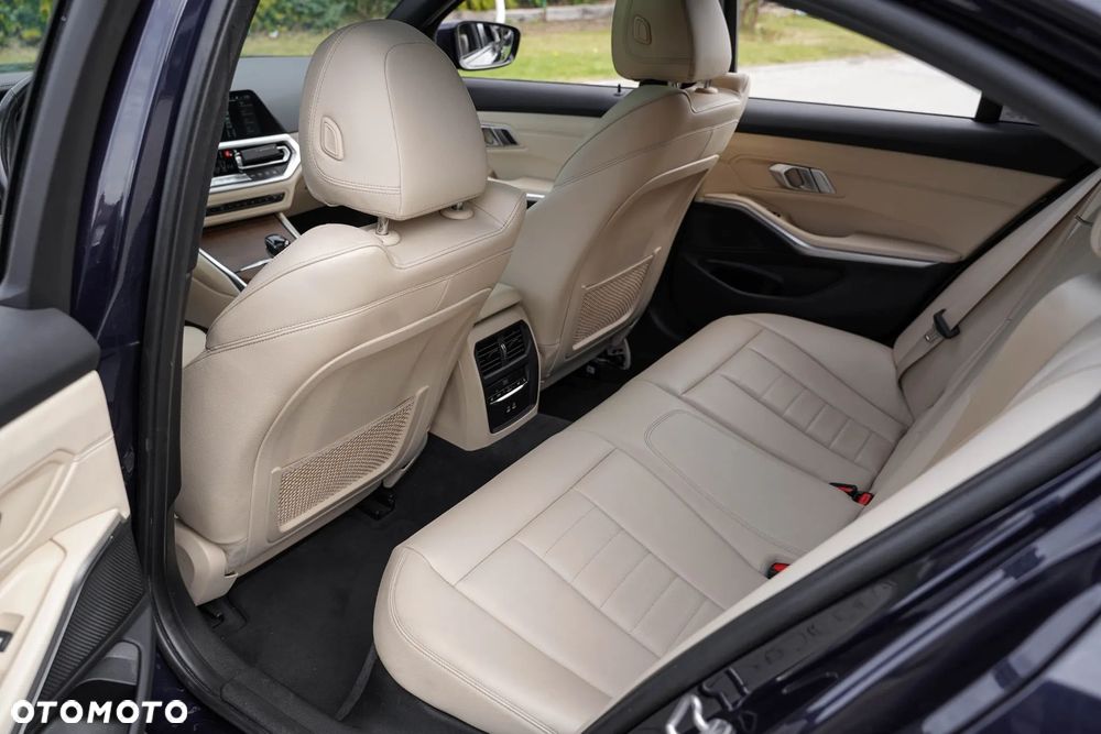 BMW Seria 3 330d xDrive mHEV M Sport - 28