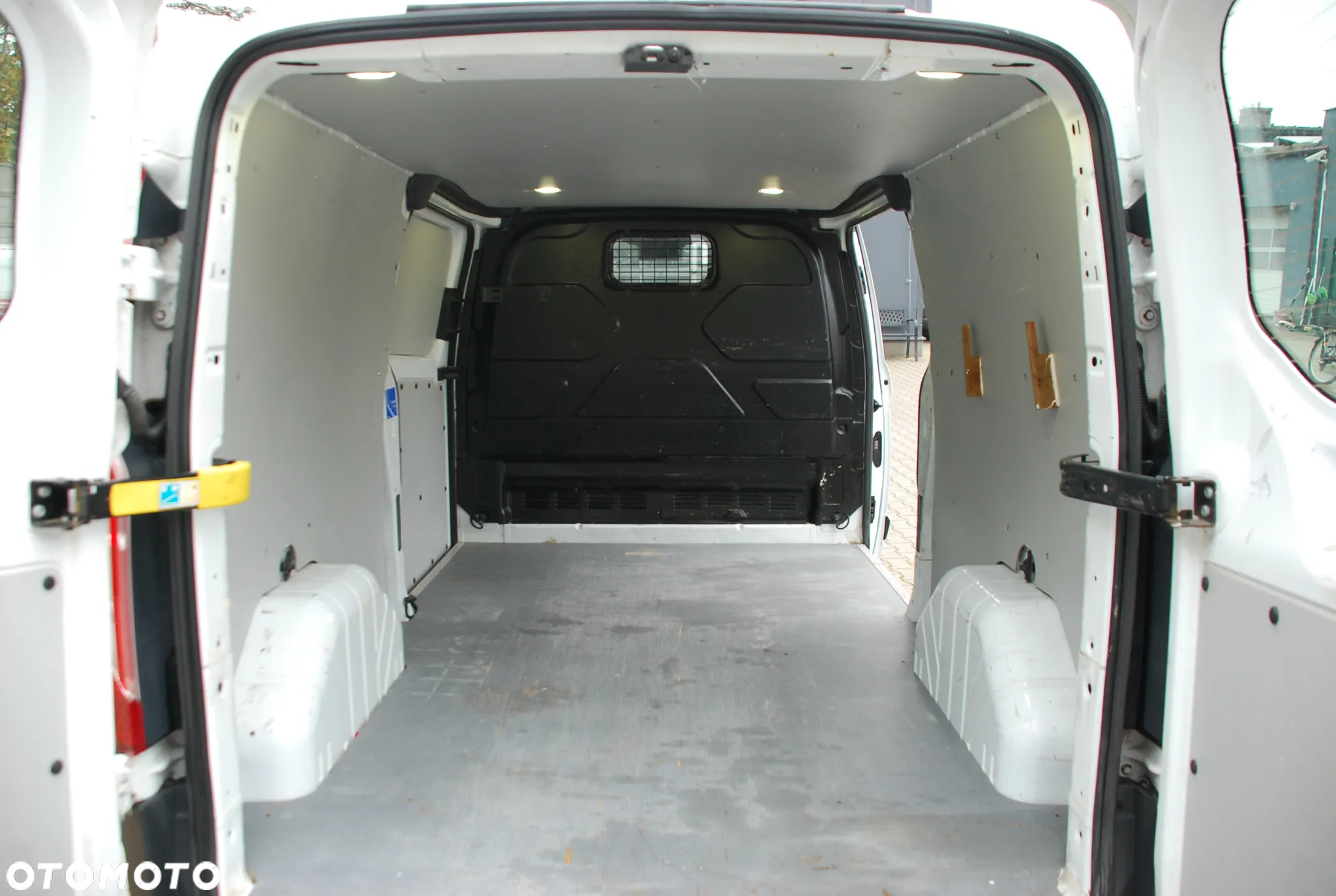 Ford TRANSIT CUSTOM - 19