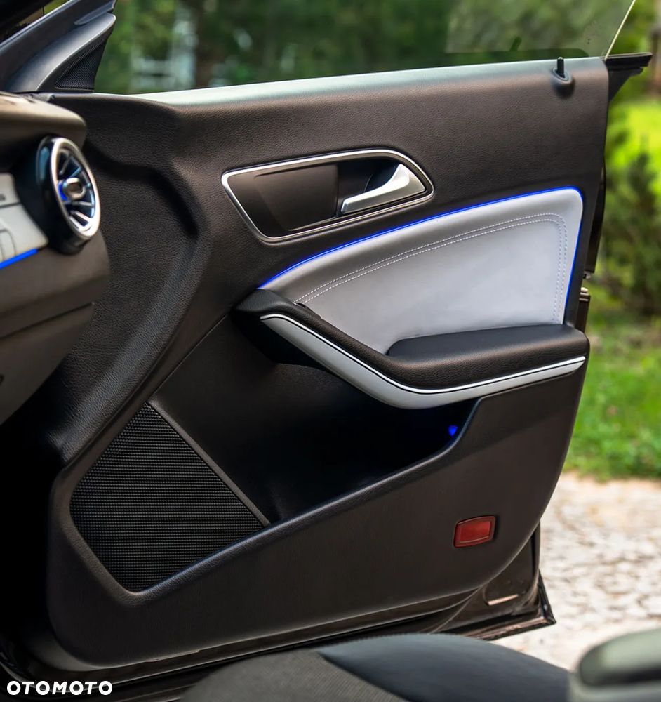 Mercedes-Benz CLA 180 7G-DCT AMG Line - 30